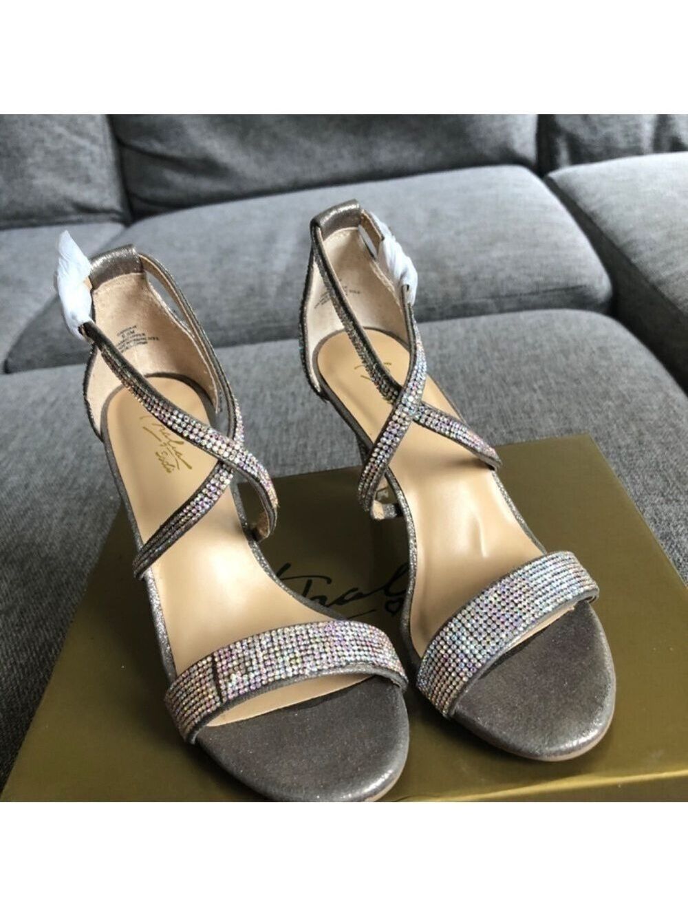 Thalia Sodi Women’s Dress Sandals Shoes Sparkling Golden Wedding Party Heels 6.5 - Picture 4 of 17